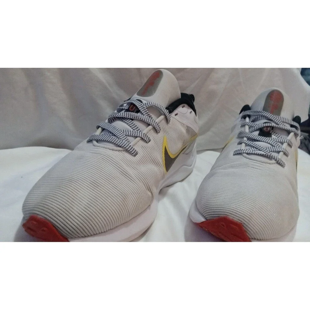 Nike Women’s Running Shoes – Size 8